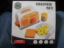 CHILD PLAY TOASTER SET 8 PIECES NEW IN BOX :C22-1