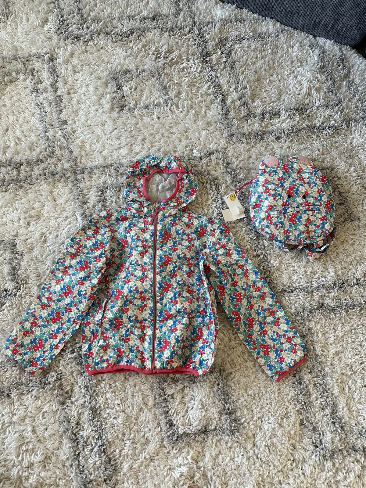 Mini Boden kids girls Floral Raincoat jacket Packable In Back Pouch size 9-10Y
Opens in a new window
