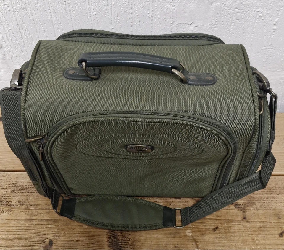 Antler Green Travel Bag with Shoulder Strap 44cm x 31cm x 23cm - Image 3 of 4