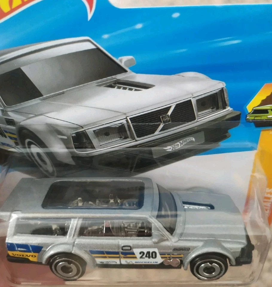 Hot Wheels Volvo 240 Drift Wagon Grigio Case P 2025 1:64 - Immagine 2 di 4