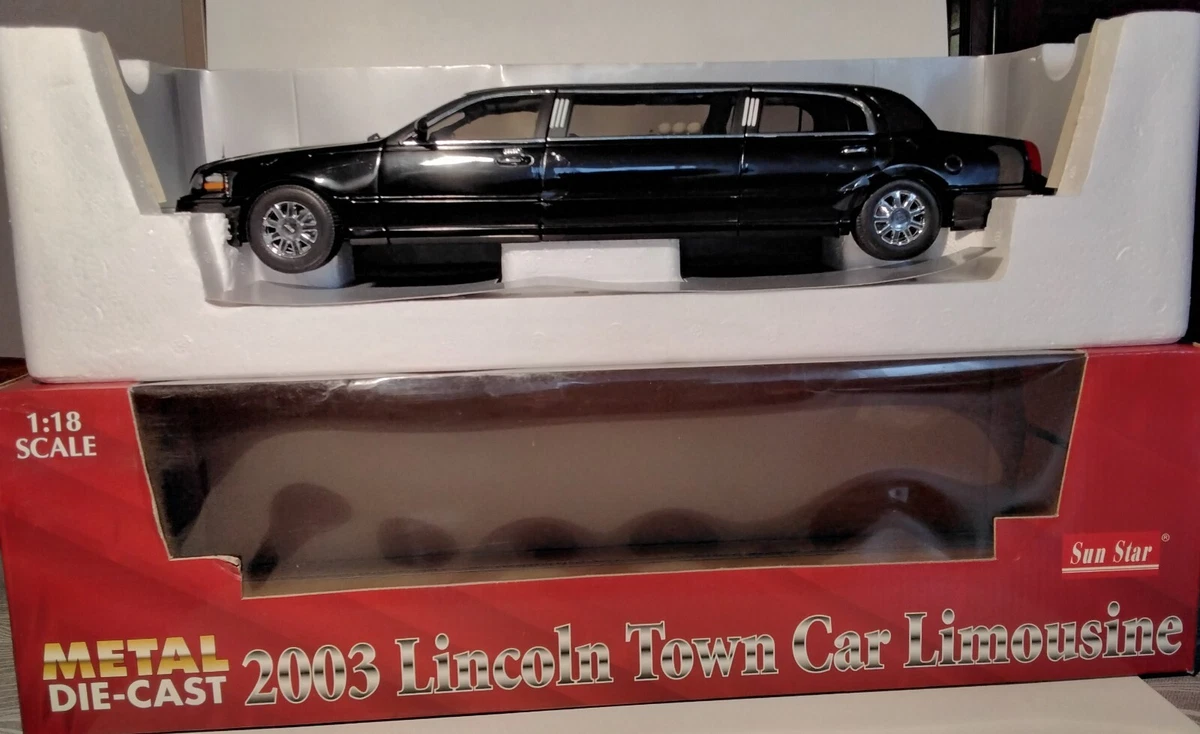 Sunstar 1/18 Lincoln Limousine 2000 - Edition New Millenium - Blanche