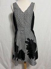 Vince Camuto Sleeveless V-Neck Fit & Flare Swing Dress Black & White Size 10