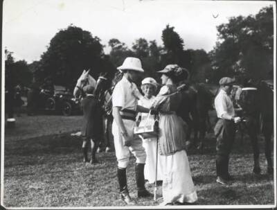 Queen Alexandra Rose day Ladies selling roses Ranelagh 1910s OLD PHOTO