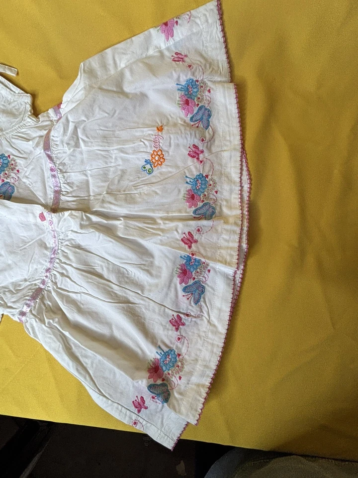 Nuevo Vestido Oilily Niña Blanco Bordado Rosa y Azul Flores Talla 80/12 Meses Foto 3 de 4