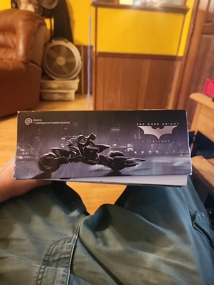 DC Catwoman & Batpod Batman Caballero Oscuro Vehículo Anime Figura Modelo Etiqueta Dorada Foto 4 de 4