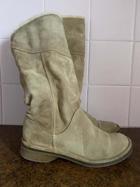 Women Carvela Boots Beige Suede 37