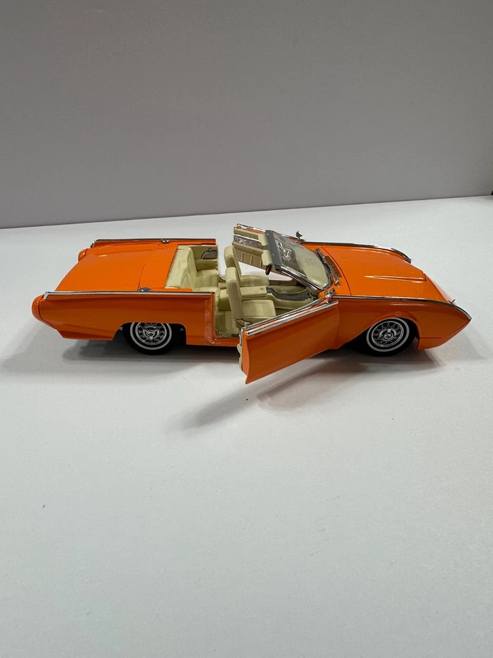 Ford Thunderbird 1962 Danbury como nuevo personalizado 1:24 diecast convertible — naranja raro Foto 3 de 4