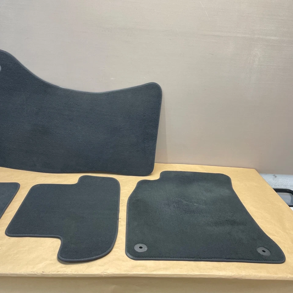 13-17 AUDI A5 S5 RS5 — комплект передних задних левых и правых ковриков для пола, ЧЕРНЫЙ, от оригинального производителя - Изображение 3 из 4