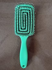 Flexible, vented spiral hairbrush