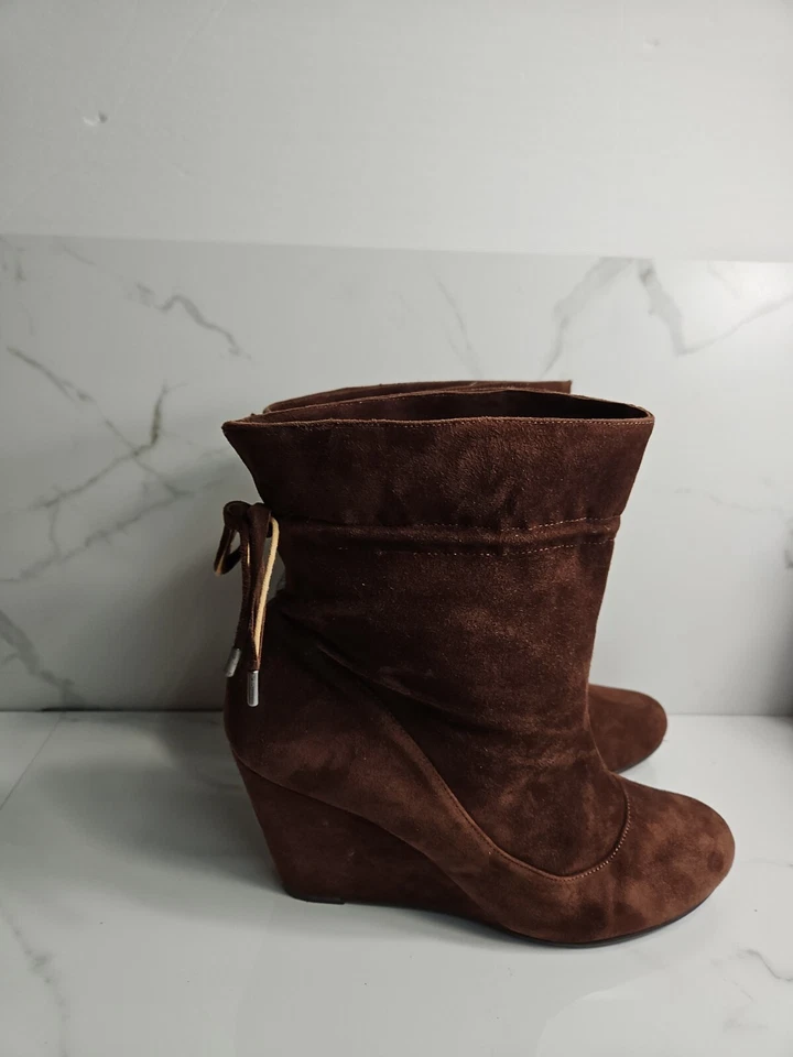 Bcbgeneration Gamuza Cuero Marrón Choco 3.5" Tacón Cuña Tobillo Pull On Botas 8.5B Foto 2 de 4