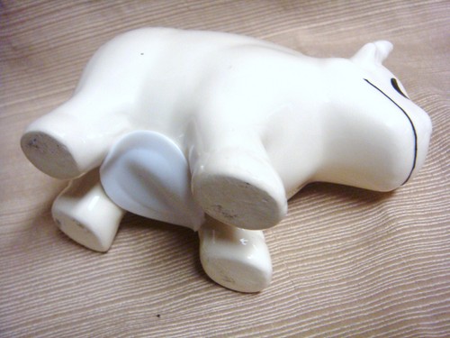 Small White Ceramic SMILING BULL COW BANK - Picture 7 of 7