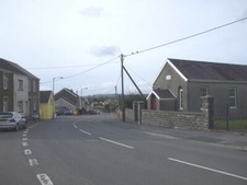 Photo 6x4 Maes -y-Wern, Carwe Carway Bethel Chapel on the right c2008