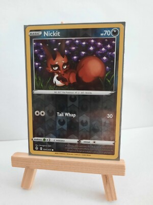Pokemon Nickit 104/203 Evolving Skies Near Mint Reverse Holo Common