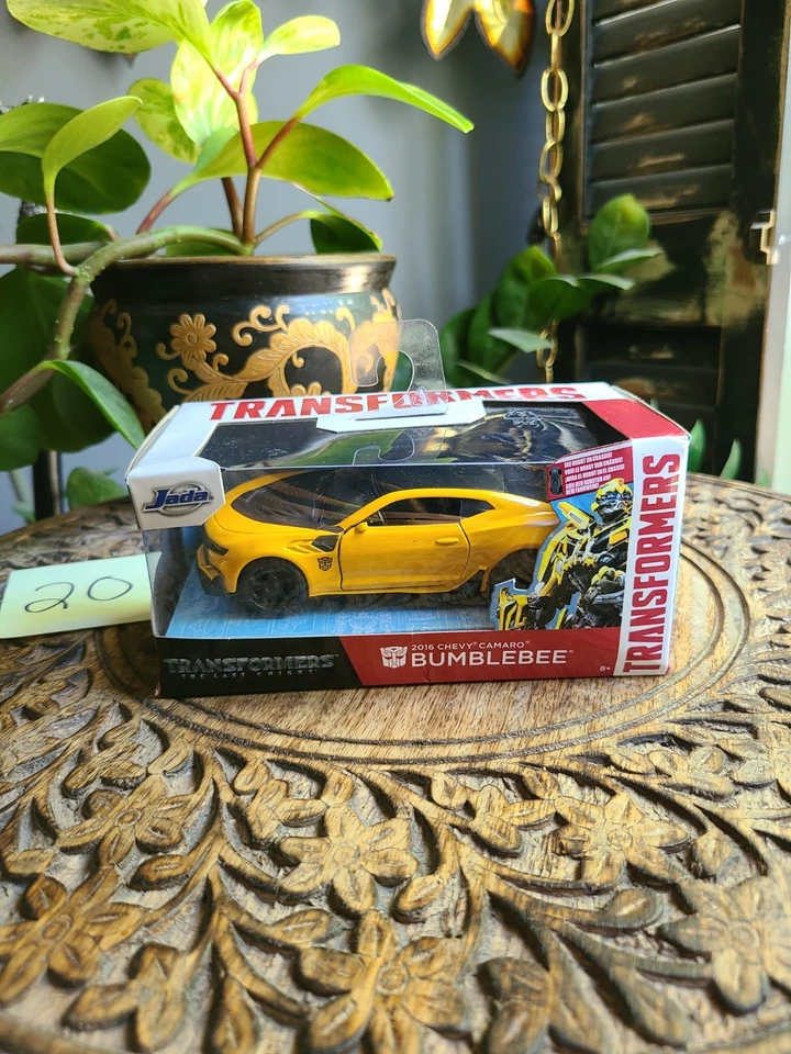 Jada Transformers Bumblebee 2016 Chevy Camaro Die-Cast Car 1:32 The Last Knight - Image 2 of 4