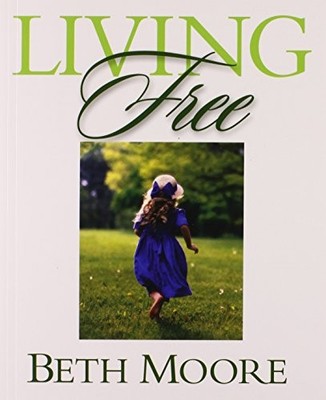 Living Free: Learning to Pray God's Word, Moore, Beth