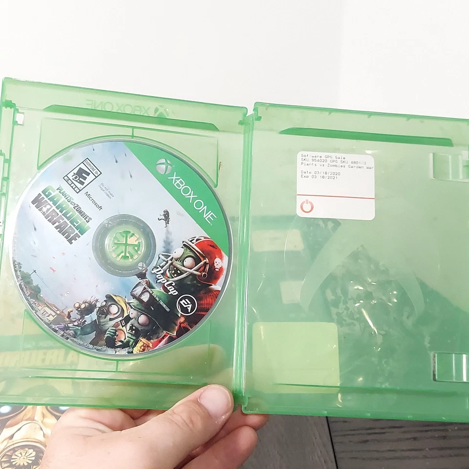 Lote de 7 juegos Xbox One: Mortal Kombat, Minecraft, WWE 2K20, Assassin's Creed Foto 3 de 4