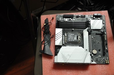 GIGABYTE B760M AORUS ELITE AX Micro ATX LGA 1700 DDR5 Motherboard