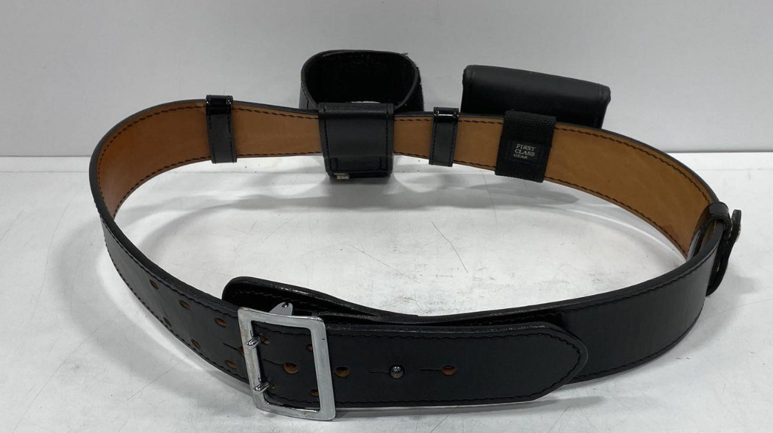First Class Gear 1011 Dutyman Black Leather Utility Belt Men's Size 40 w/ pouch
