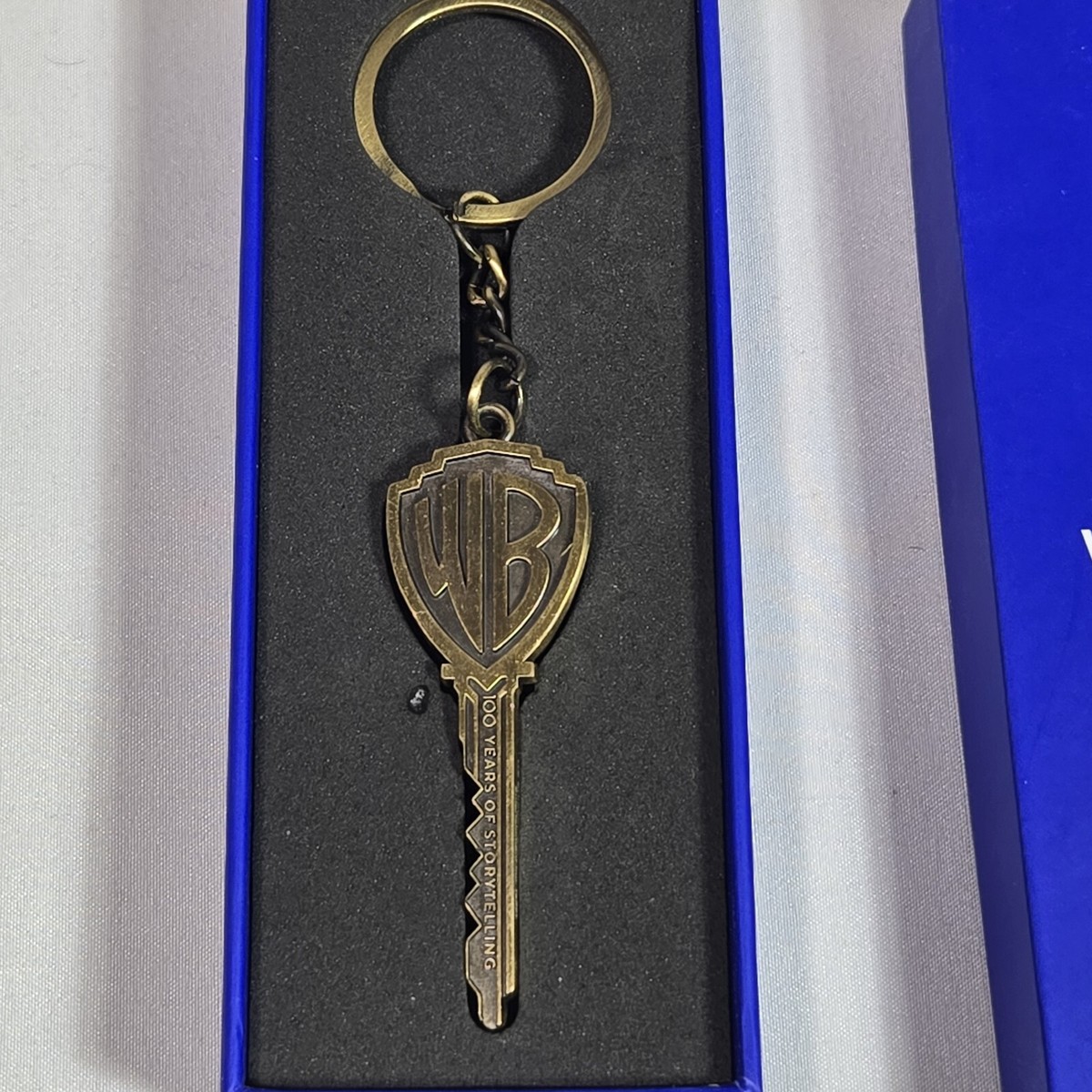 Warner Bros Studio Tour Hollywood 100 Years WB Shield Key Keychain 