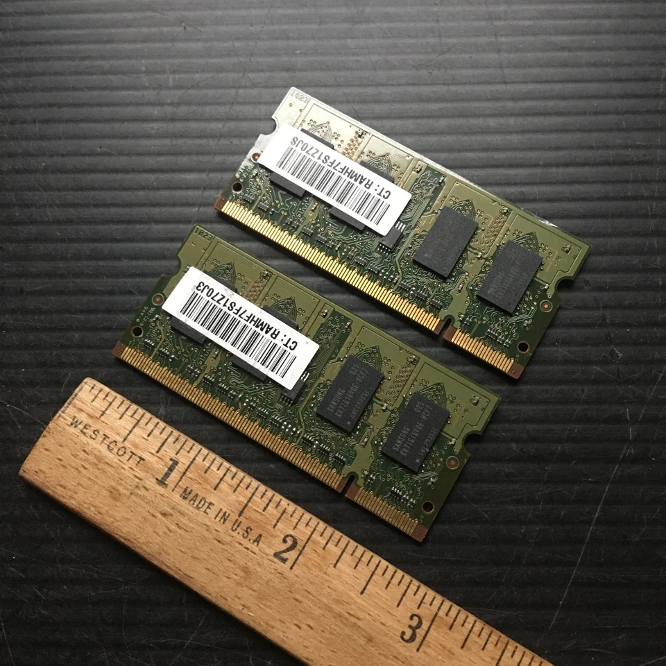 Par de memoria para computadora portátil Samsung 1 GB 2Rx16 PC2-6400S-666-12-A3 DDR2 de 1 GB Foto 2 de 3