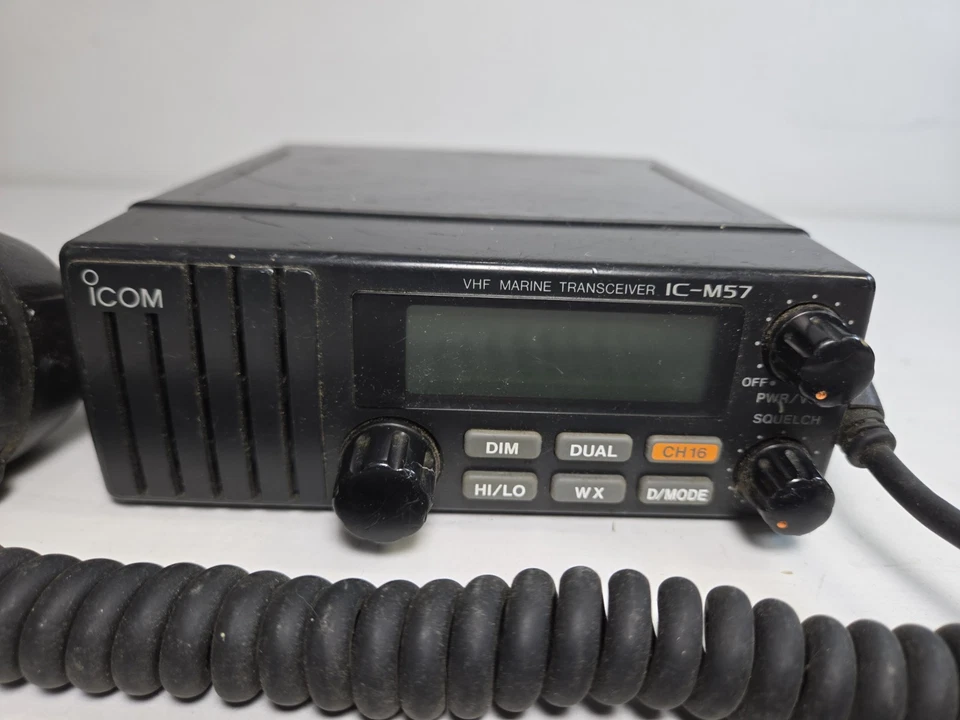 ICOM ic-M57 VHF Marine Transeiver  - Immagine 2 di 4