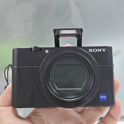 Sony Cyber-Shot RX100 VA 20.1 MP DSC-RX100 M5A Digital Camera 2.9x