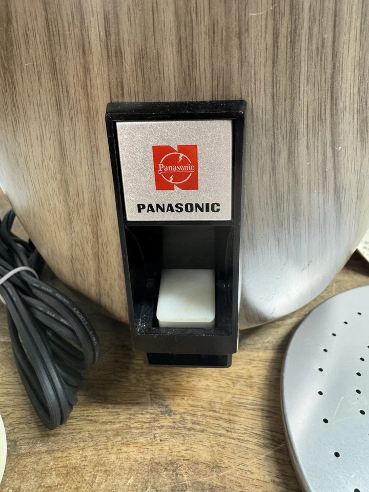 Cocina vaporera vintage Panasonic Rice O Mat modelo SR-10EG probada grano de madera como nueva Foto 3 de 4