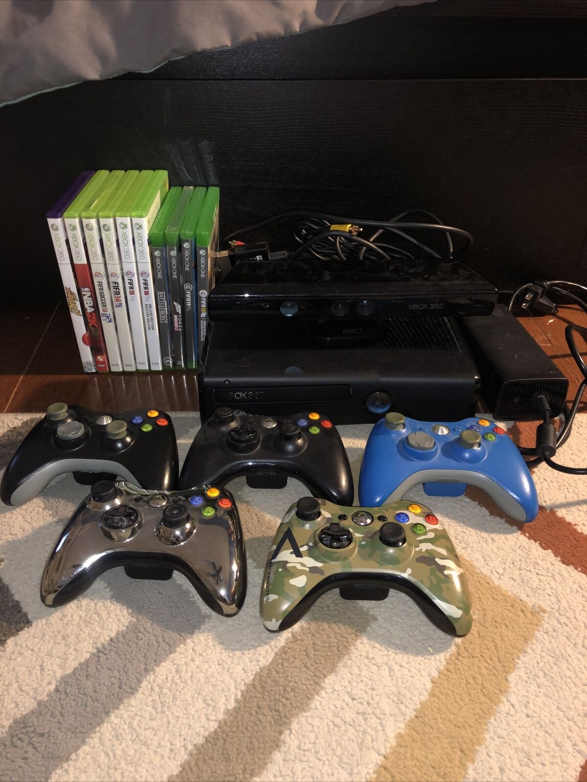 mooi zo Onbepaald vat Xbox 360 4 GB Black Console all chords, 5 Controllers, Kinect, 10 Games  Bundle 12305142262 | eBay