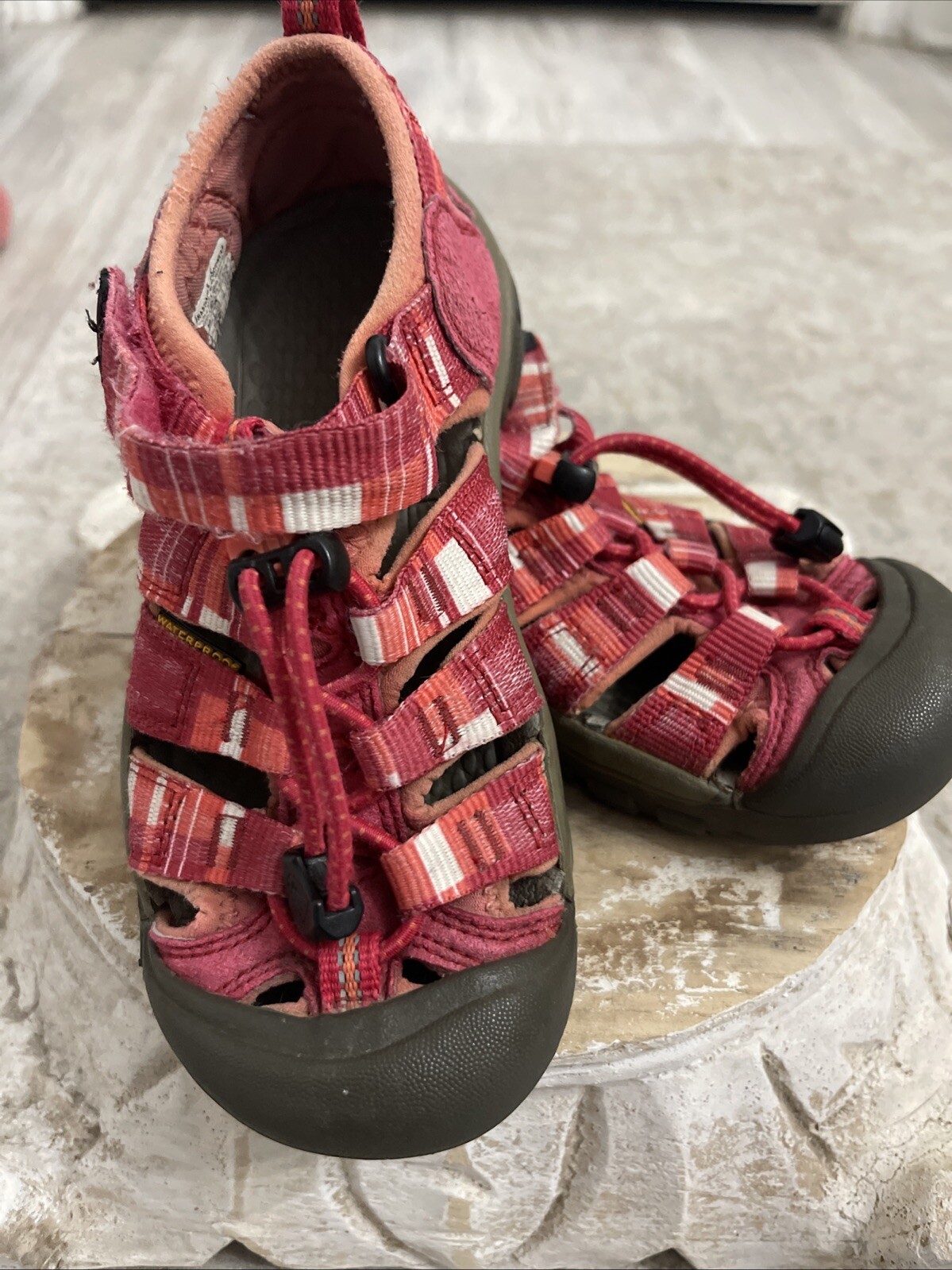 Sandalo Keen. Taglia 13 bambino. rosa arancione.