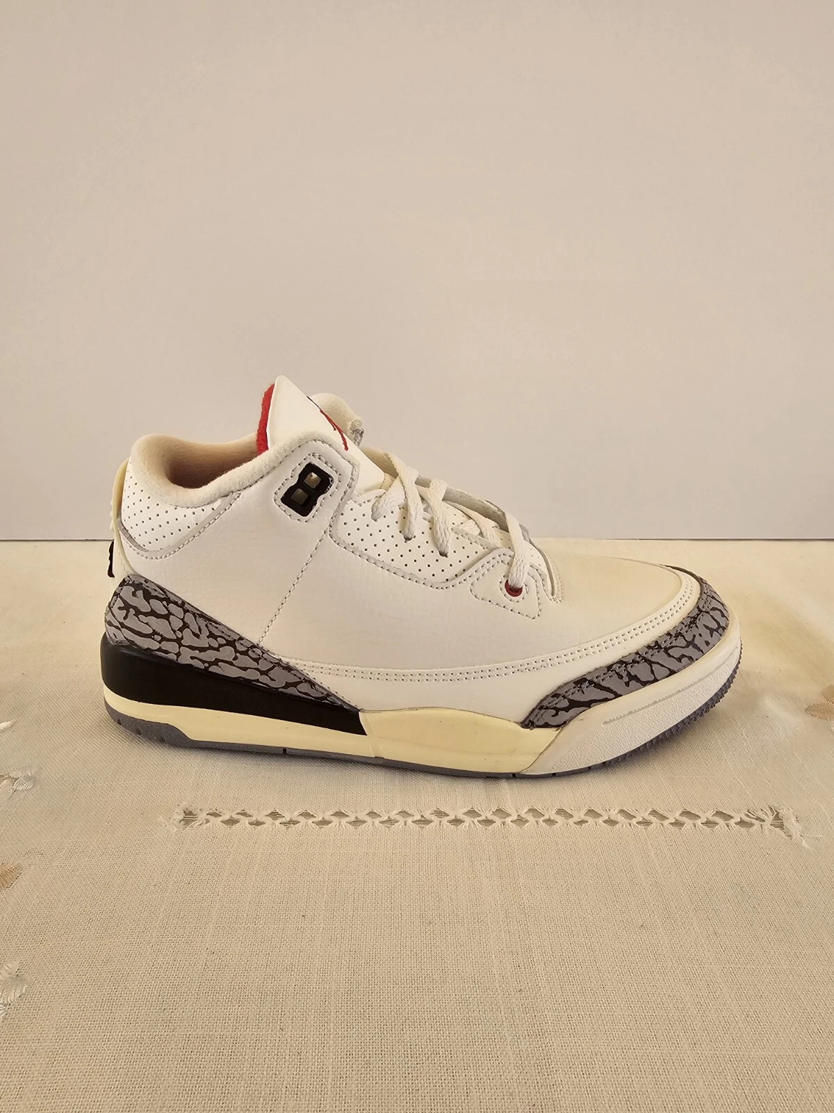 Taglia 2 5 Jordan 3 Retro Mid Bianco Cemento Reimmaginato