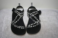 CHACO Black White Arrow Sz 5 Womens Sandals