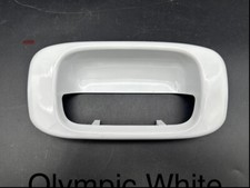 99-07 Chevy Gmc Silverado Sierra Tailgate Bezel Olympic Whitesummit White. 99-07 Chevy Gmc Silverado Sierra Tailgate Bezel Olympic Whitesummit White.