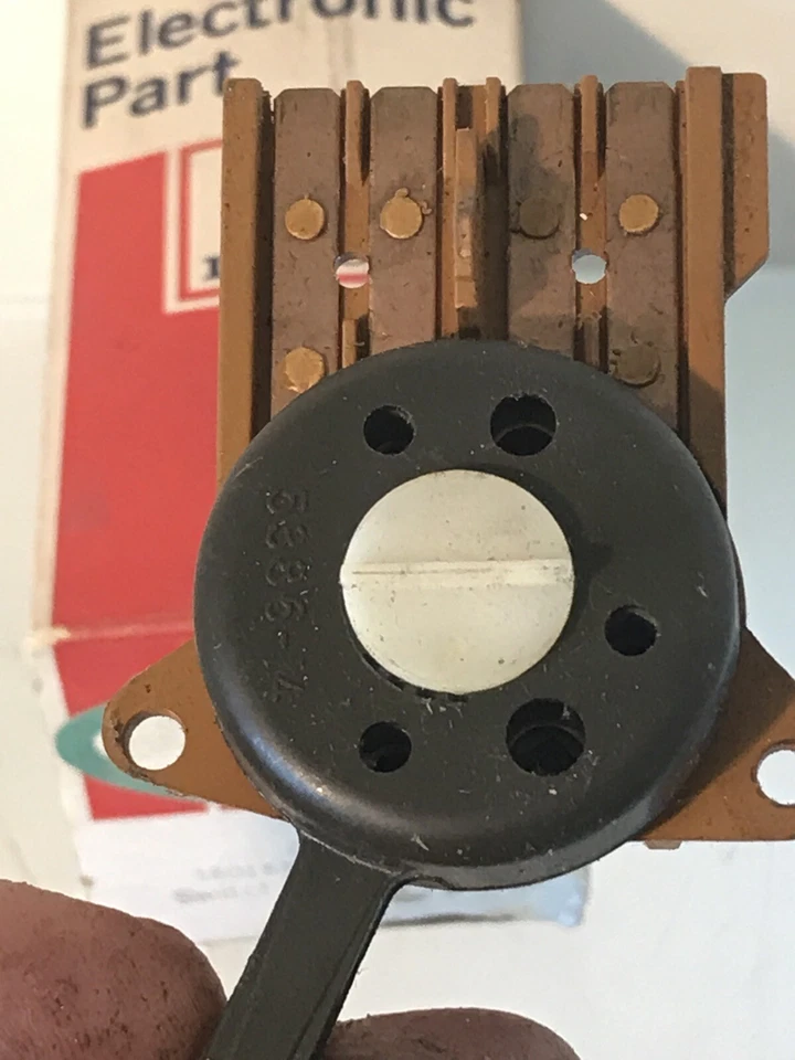 Новый из старых запасов оригинальный производитель 1982-1985 Chevrolet Impala & Caprice переключатель нагревателя и вентилятора переменного тока #16015256 - Изображение 4 из 4