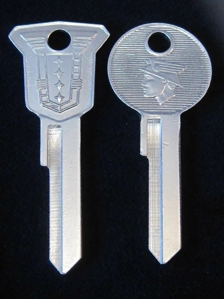 JUEGO DE LLAVES EN BLANCO MERCURIO OEM 1952-56 NOS Baúl de encendido Medallista Monterey de colección Foto 2 de 4