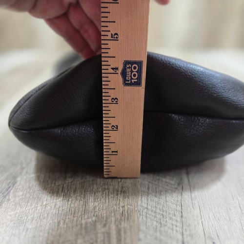 Bolso hobo de hombro con una correa de cuero marrón oscuro The Sak con bolsillos de viaje - Imagen 12 de 15
