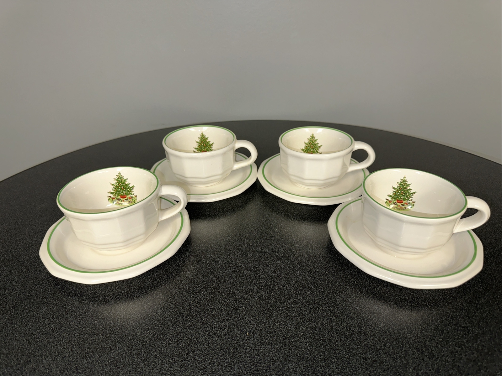 Of 4-pfaltzgraff Christmas Heritage Dinnerware Coffee Cups &
