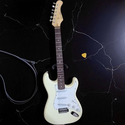 Bacchus BST Universe Series ST-Style Electric Guitar White Japan