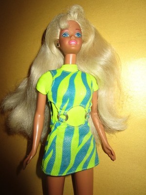 B-1175)BLONDE VINTAGE MOVIN GROOVIN BARBIE #17714 MATTEL 1997 KOMPLETTER SCHMUCK