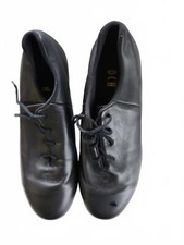 Very good condition Bloch tap shoes