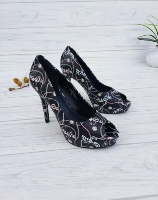 navy print heels