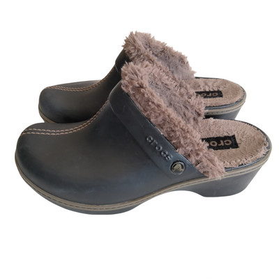 crocs with fur inside women's