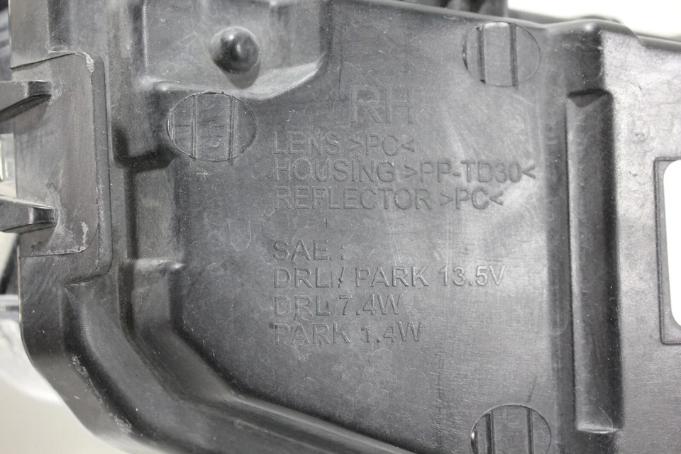 16-18 CHEVROLET MALIBU LADO DERECHO PASAJERO ANTINIEBLA LÁMPARA OEM Foto 4 de 4