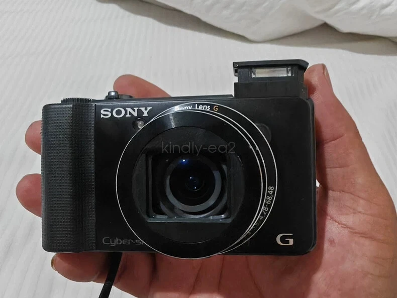 Sony DSC-HX9V Cyber Shot G 16,2MP Digital Camera English Language - Image 2 of 4