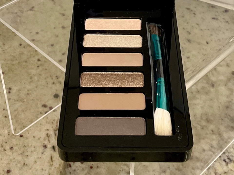 MAC Enchanted Eve 暖眼盘 限量版 全新带盒 — 第 3/4 张图片