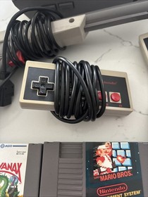 Nintendo NES Entertainment System Action Set Complete Console Working 3 Games