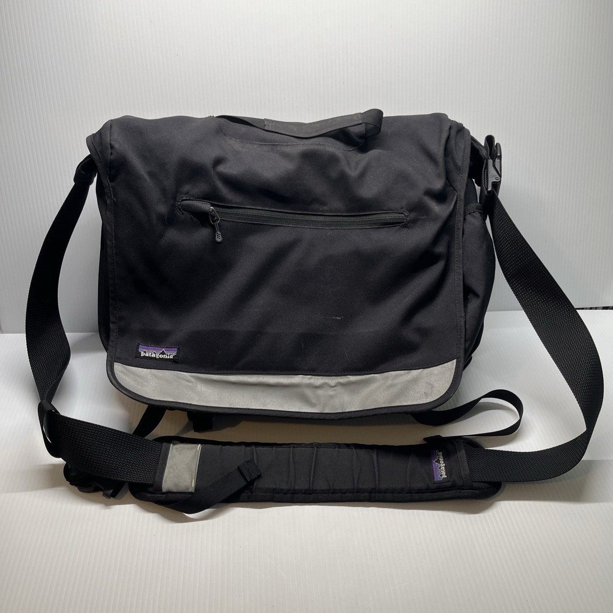 廃盤　新品patagonia HALF MASS ブラック メッセンジャーバッグ Patagonia Half Mass 20L Messenger Bag - Accessories