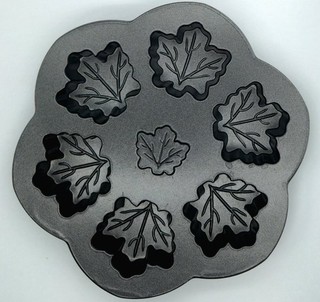 Nordic Ware Cast Aluminum Maple Leaf Cake Muffin Mold Pan Autumn Leaves Fall