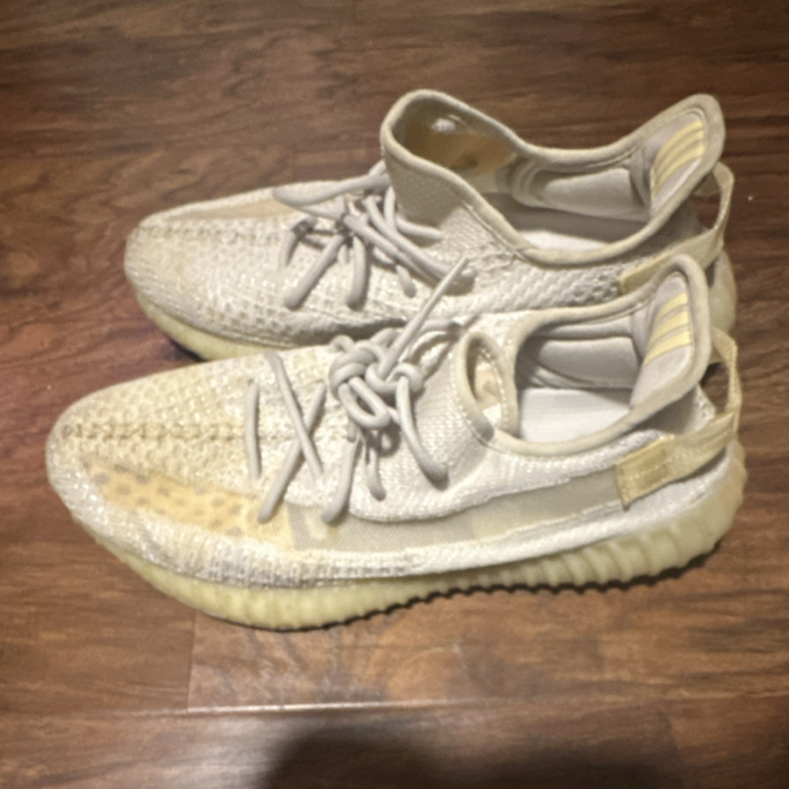 adidas Yeezy Boost 350 V2 Low Top Light 2021 GY3438 x Kanye West Sneaker thumbnail 3
