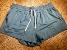 Vuori Women s Halo Performance Shorts Size Small Green VW339 EUC