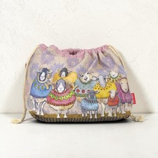Emma Ballschaf im Pullover Kordelzugbeutel. Strick & H&auml;kel Projekt und Garn